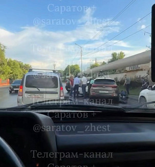 В Саратове водитель «Жигулей» пострадал в ДТП с кроссовером